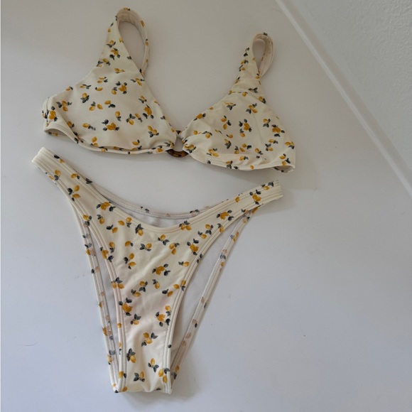 Abercrombie & Fitch Lemon Print Bikini - Picture 1 of 4